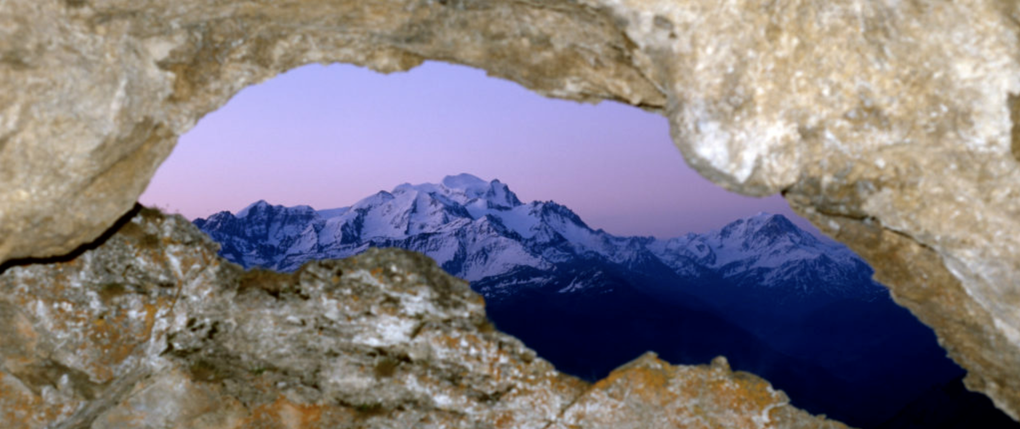 Le Grand Combin au-travers du portail de Fully